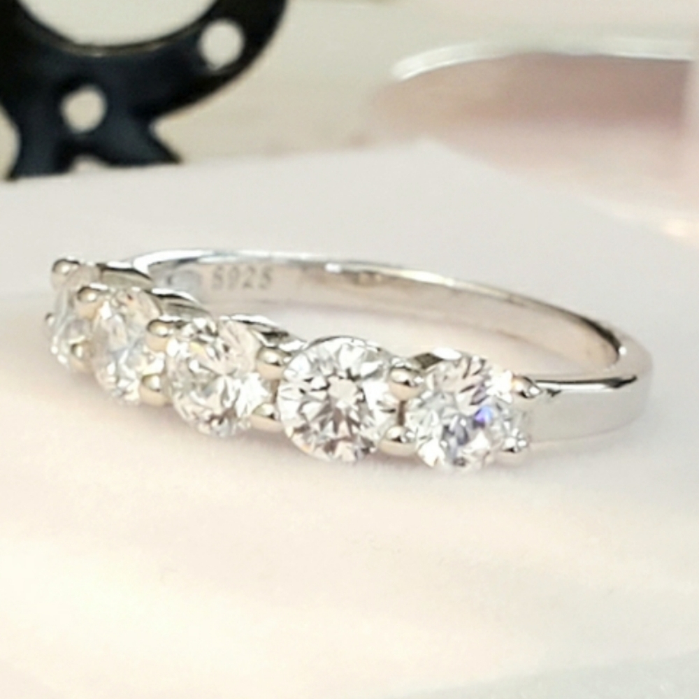 🥳NEW Diamond Promise Ring - Picture 2 of 5